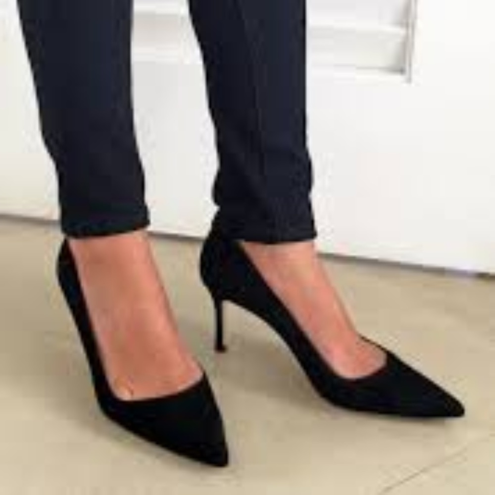 Sale! Manolo Blahnik Black Suede Pumps